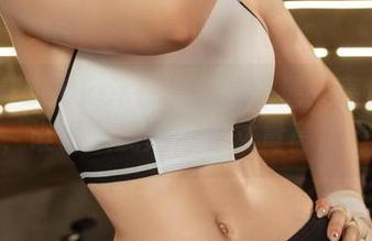 Alina Becker在天台的奇遇：高清图集，谁说只能用脚步丈量高度？